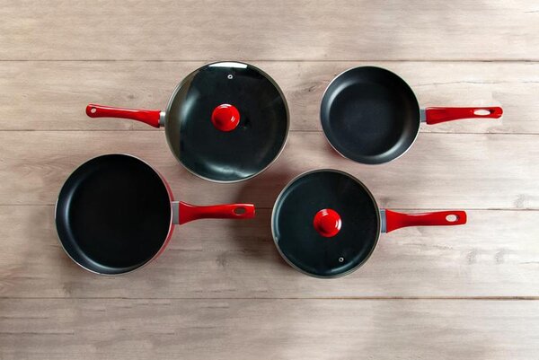 Panvica WOK s pokrievkou KITCHISIMO Rosso 28cm nepriľnavý povrch