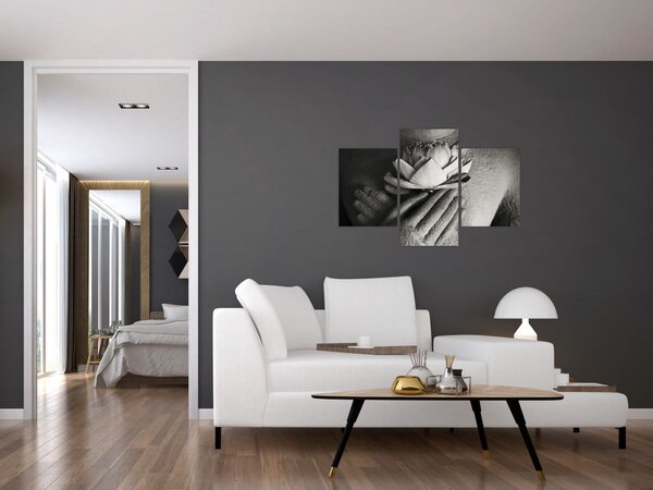 Obraz - Lotos v rukách Budhu (90x60 cm)