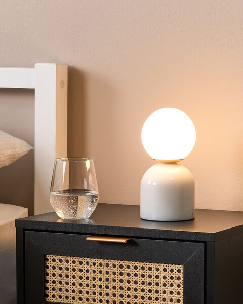 Stolná lampa biela sklenené okrúhle tienidlo mramorový podstavec nočný stolík moderný dizajn doplnky obývacia izba