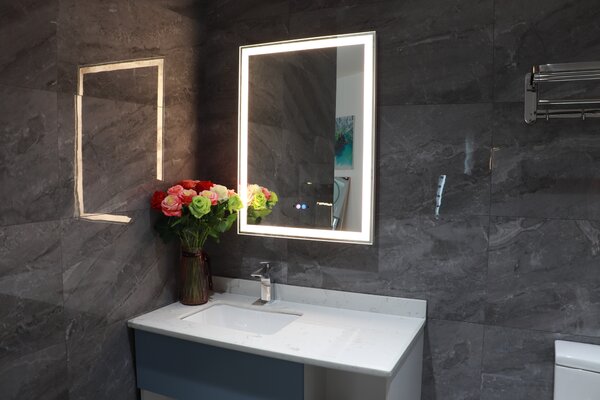Bezdoteku Nemlžící kúpeľňové zrkadlo s LED osvetlením na výšku 60x80 cm KZ2