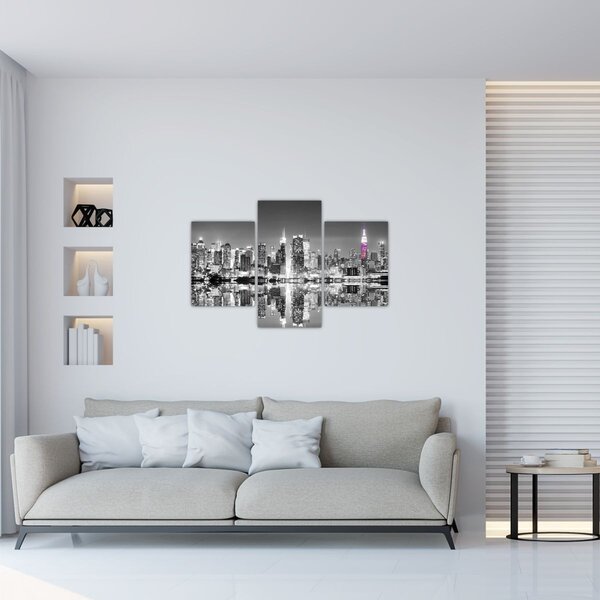 Obrázok - New York a fialový mrakodrap (90x60 cm)