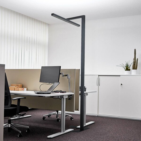 Arcchio Kancelárska stojacia lampa LED Jolinda, tvar T, čierna, 4 000 K, Čierna, Pracovňa / Kancelária, Hliník, Moderný, Stolová lampa