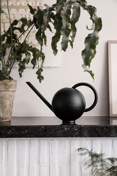 Krhlička na polievanie Black Orb Wattering Can 2 l