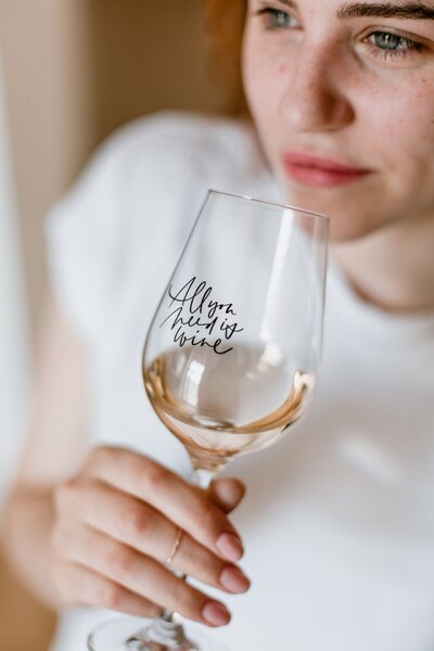 Pohár na víno All you need is wine