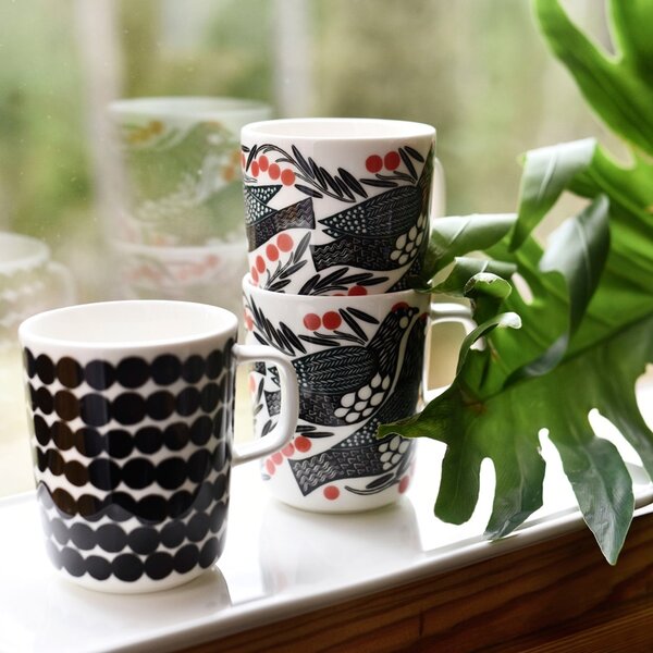 Marimekko Hrnček Oiva Siirtolapuutarha 0,25l, čierny