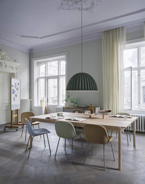 Muuto Závesná lampa Under The Bell Ø55, dark green UTBPEN5502