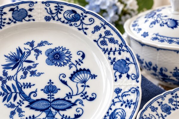 Cibulák porcelánová obedová súprava pre 6 osôb, 27-dielna (Tradičný český porcelán s ikonickým modrým dekorom pre nadčasové stolovanie)