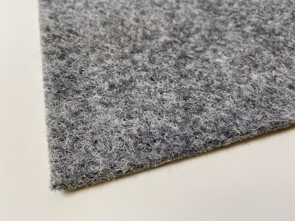 Betap carpets AKCIA: 2000x100 cm Šedý trávny koberec Wembley - Spodná časť s nopmi (na pevné podklady) cm