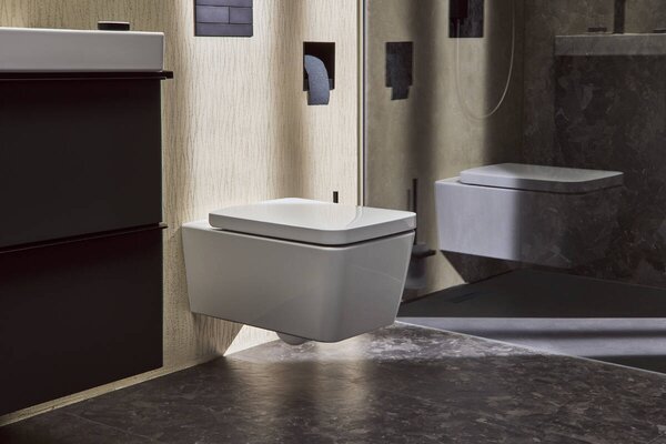 Hansgrohe EluPura Q - Závesné WC 540, AquaFall splachovanie, SmartClean + sedátko so SoftClose a QuickRelease, biela 61117450