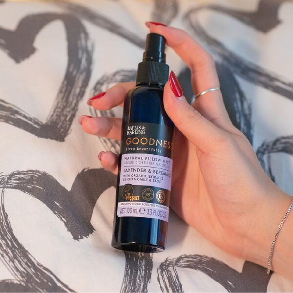 Baylis & Harding Goodness Sleep - Levanduľa & Bergamot Sprej na vankúš, 100 ml