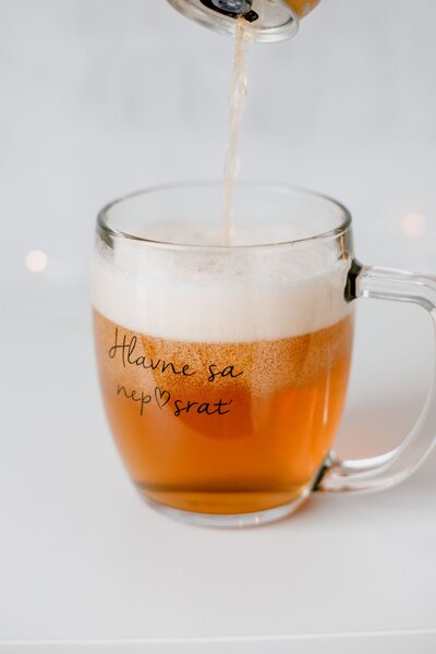 Sklenený pohár na pivo Hlavne sa nep♥srať