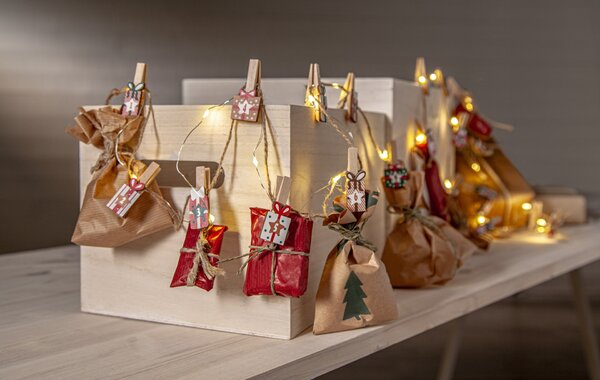 Adventný kalendár / Svetelná reťaz Clippy Advent 240 cm