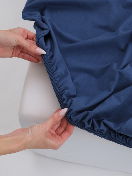 Jersey plachta s elastanom Deluxe 90 × 200 cm – tmavomodrá
