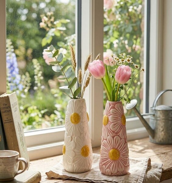 Biela keramická vázička s reliéfom kvetov Jane Flower - Ø 8*18 cm - daan kromhout