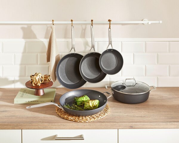 SERVÍROVACIA PANVICA 28 cm Rösle - Online Only bytové doplnky, Online Only