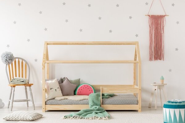 SKLADOM: Detská posteľ z masívu DOMČEK - TYP B 140x80 cm - predĺženie nožičiek +30 cm