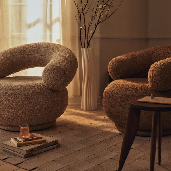 Kreslo Orbo, Raw Bouclé, Tan – Ferm Living