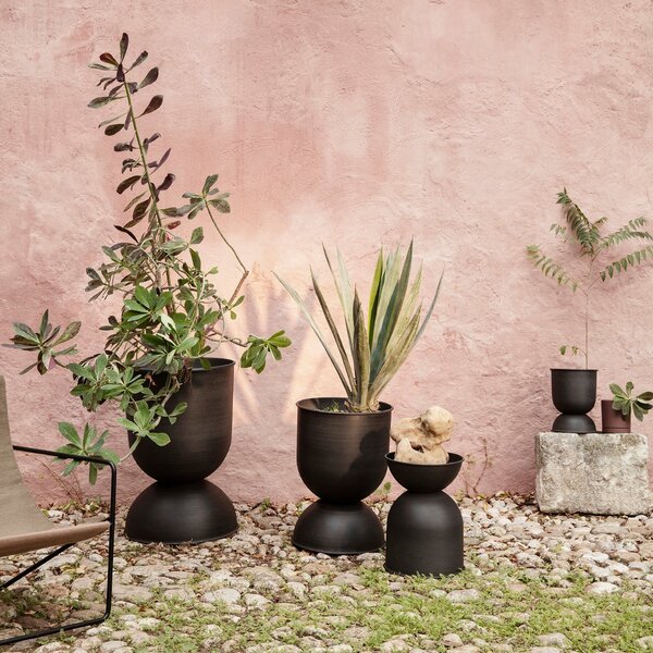 Kvetináč Hourglass, M, Cashmere – Ferm Living