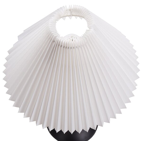 Stolná lampa čierny kovový podstavec skladané biele tienidlo svetlo na nočný stolík