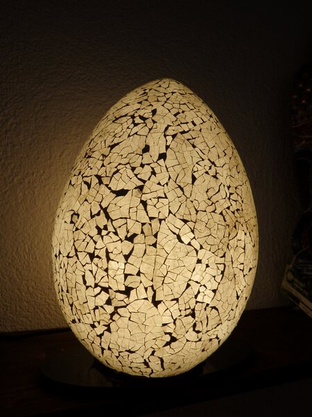 Stolná lampa biela EGG , 33 cm, ručná práca, mozaika
