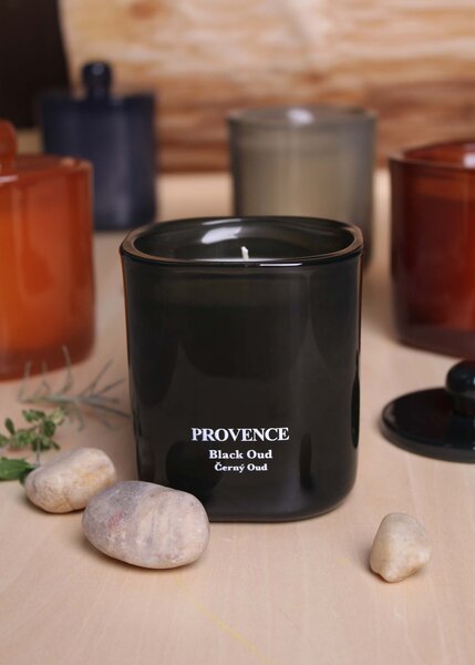 Vonná sviečka v skle PROVENCE 25 hodín black oud