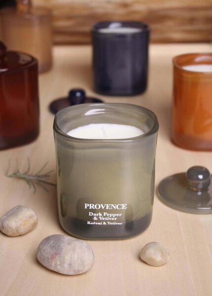 Vonná sviečka v skle PROVENCE 25 hodín korenie vetiver