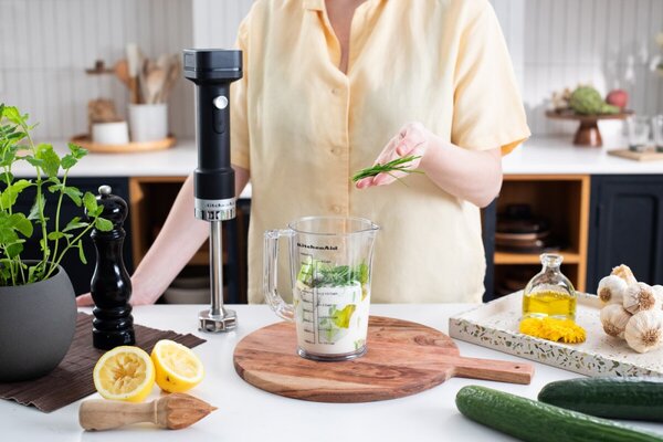KitchenAid bezdrôtový tyčový mixér s príslušenstvom 5KHBRV75 GO, s batériou