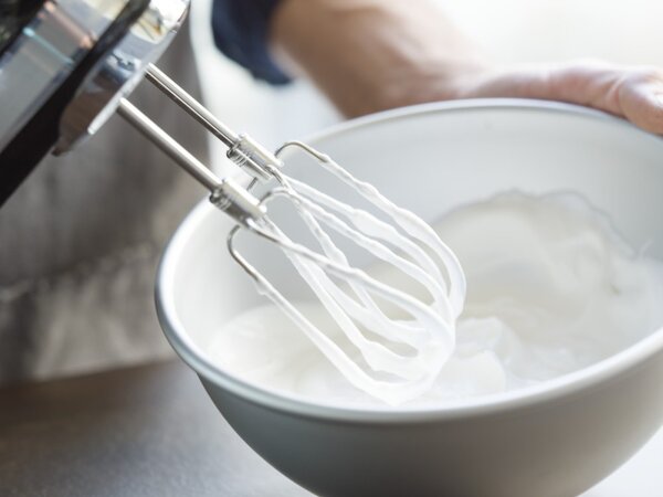 Ručný šľahač KitchenAid P2 5KHM9212 - kráľovská červená