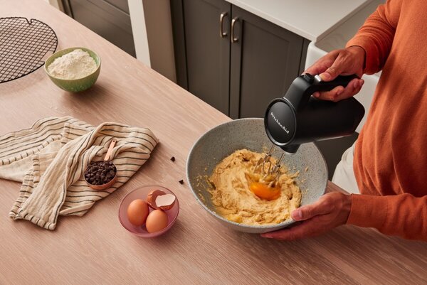 Bezdrôtový ručný šľahač KitchenAid 5KHMR700BM GO, bez batérie
