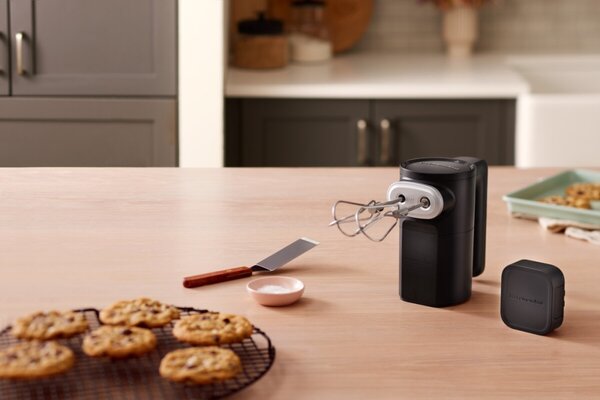 Bezdrôtový ručný šľahač KitchenAid 5KHMR700BM GO, bez batérie