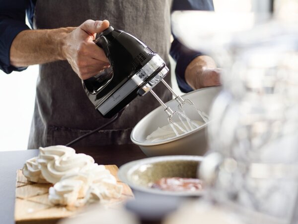Ručný šľahač KitchenAid P2 5KHM9212 - kráľovská červená