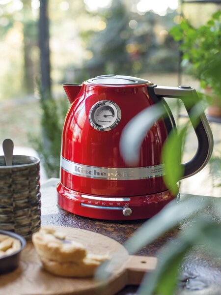 Rýchlovarná kanvica KitchenAid 5KEK1522 - kráľovská červená