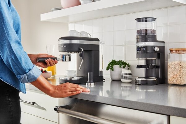 Pákový kávovar KitchenAid Artisan 5KES6503 - čierna