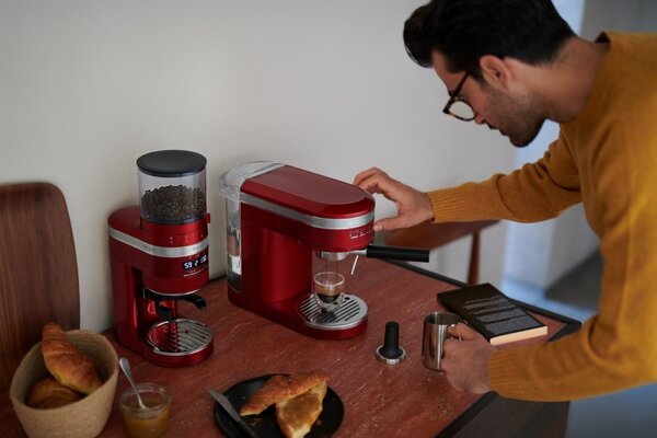 Pákový kávovar KitchenAid Artisan 5KES6503 - čierna