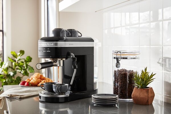 Pákový kávovar KitchenAid Artisan 5KES6503 - čierna