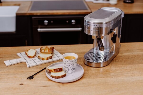 Pákový kávovar KitchenAid Artisan 5KES6503 - čierna