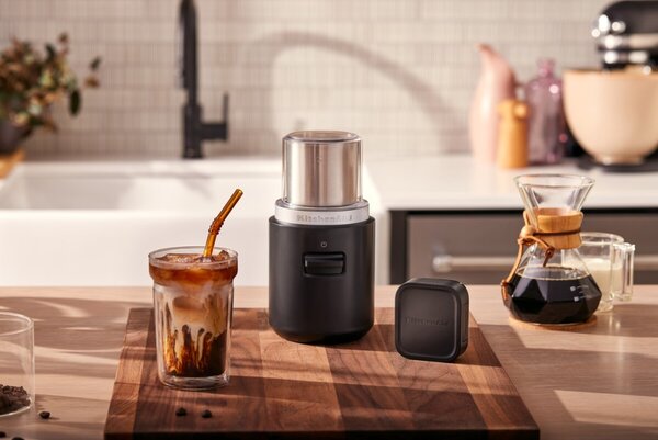 Bezdrôtový mlynček na kávu KitchenAid 5KBGR100BM GO, bez batérie