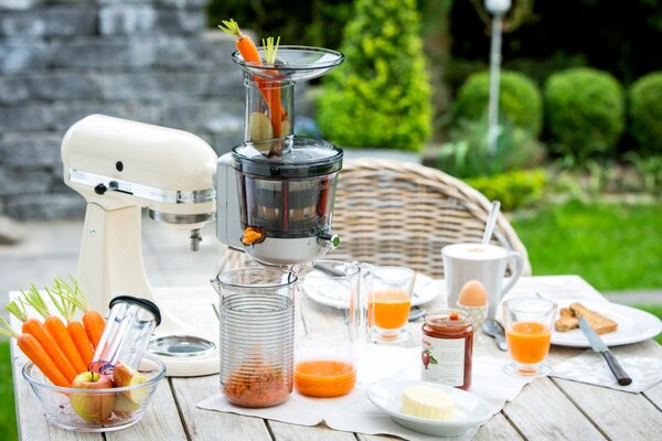 KitchenAid nízkootáčkový odšťavovač pre kuchynské roboty
