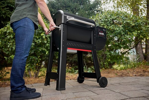 Peletový gril Weber Smoque