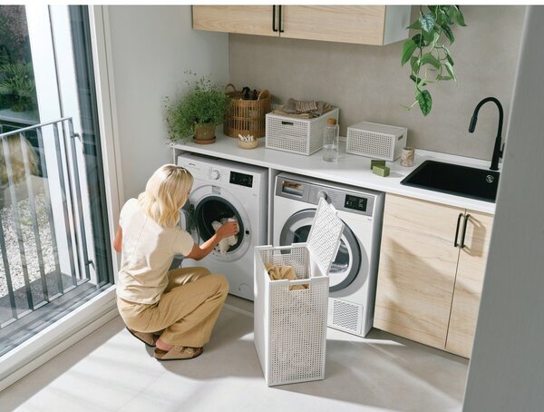 Krémovobiely kôš na bielizeň z recyklovaného plastu 60 l Kaya – Curver