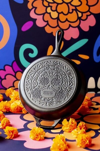 Liatinová panvica Lodge 26 cm - Sugar Skull