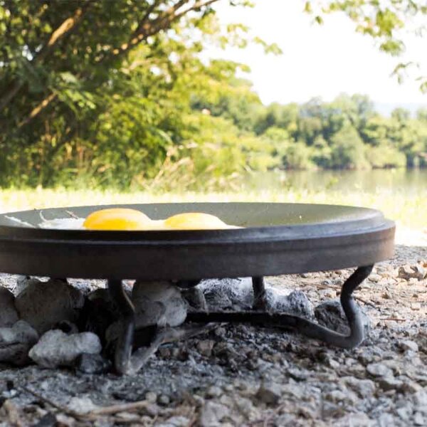 Lodge podnožka 4 v 1 na varenie v outdoorových hrncoch Camp Dutch Oven