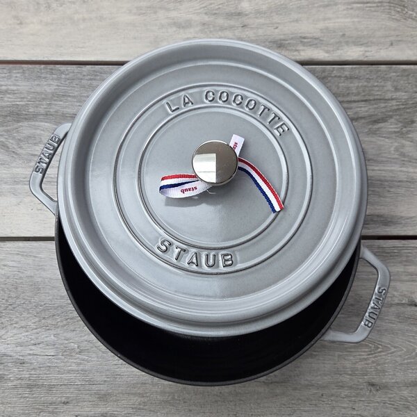 Liatinový hrniec Staub 20 cm, šedý