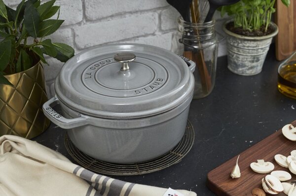 Liatinový hrniec Staub 20 cm, šedý