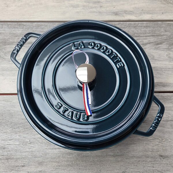 Liatinový hrniec Staub 26 cm, morská modrá