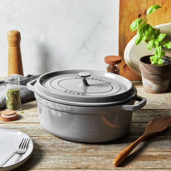 Oválny liatinový hrniec Staub 31 cm, šedý