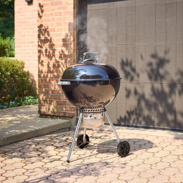 Gril Weber Original Kettle Premium 57 cm na drevené uhlie