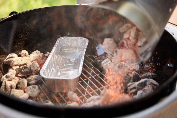 Gril na drevené uhlie Weber Performer Premium 57 cm
