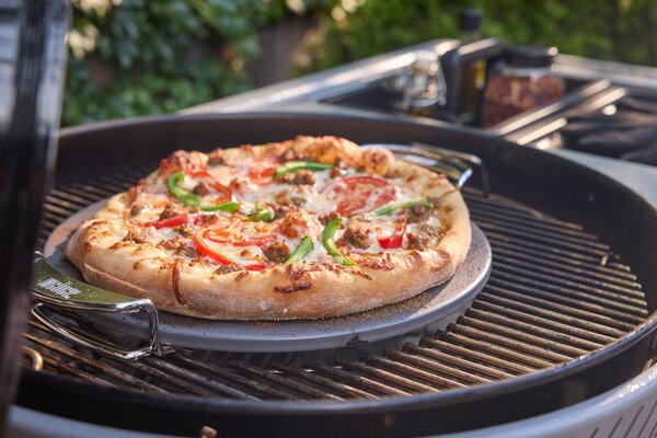 Gril na drevené uhlie Weber Performer Premium 57 cm