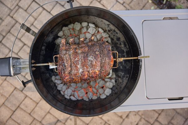 Gril na drevené uhlie Weber Performer Premium 57 cm